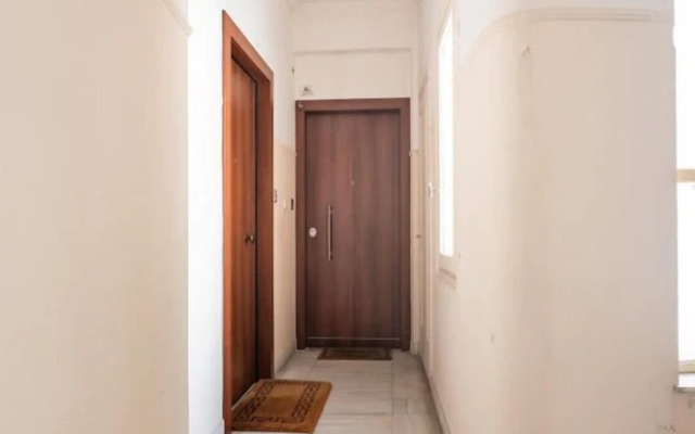 Neoclassical Athenian 2-bed Apt Balcony