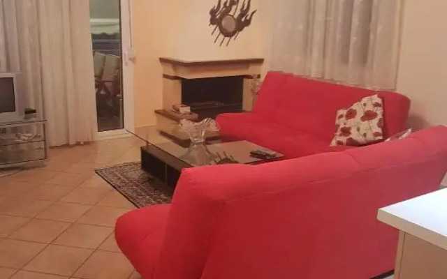 Flexible 2 floor(1st and 2nd floor) house with private parking