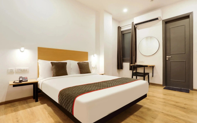 OYO Townhouse 231 Golden Avenue Road