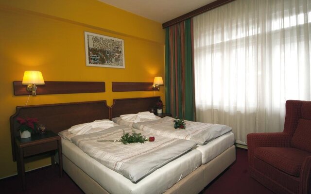 Krystal Hotel