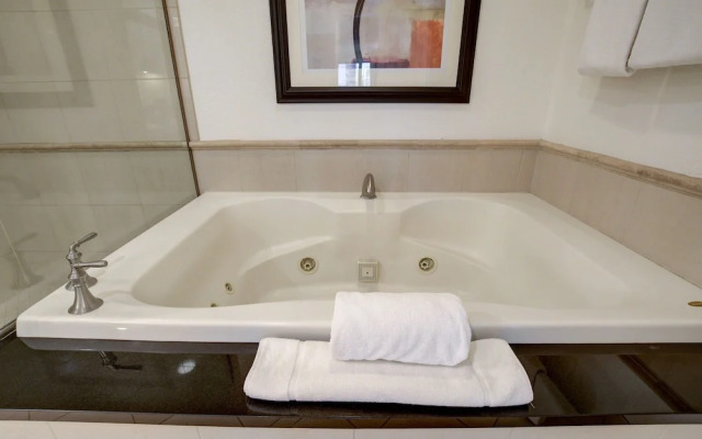 Premium Suite w/balcony at The Signature