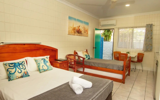 Tropical Palms Resort & 4WD Hire