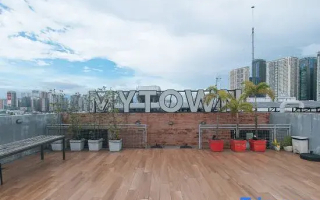 RedDoorz Premium @ MyTown New York