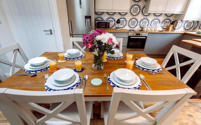 Chute House 4 bed house private garden city center