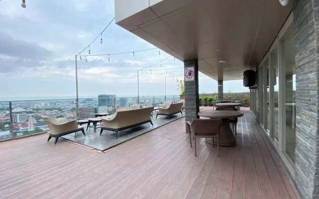 Good Homey Studio Apartment At Warhol (W/R) Residences