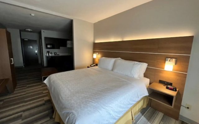 Holiday Inn Express Hotel & Suites Edmonton South by IHG