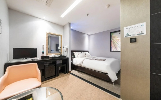 Wolmido W Tourist Hotel
