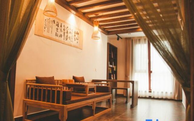Wuyuan Fangzi Tea Homestay (Wuyuan High-speed Railway Station Xiangao Ancient City Branch)