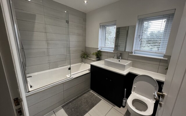 New Modern & Spacious Snowdonia Home - Sleeps 7