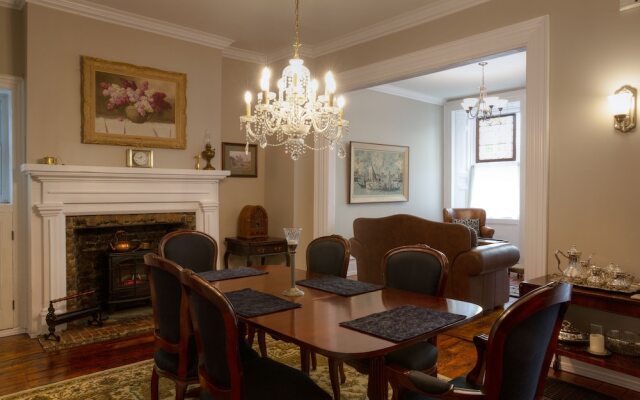 Sir Isaac Brock B&B Luxury Suites