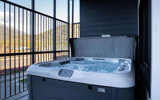 Mountainside Revival Revelstoke Vacations