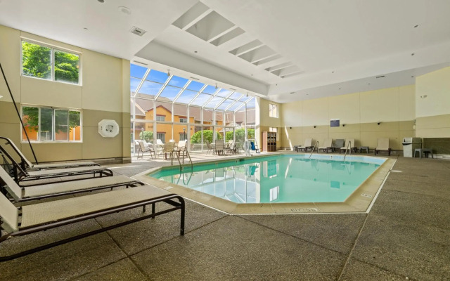 Chicago Club Inn & Suites
