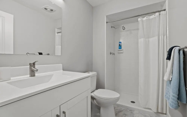 Comfy 2BR 2BA Unit in Pime Location