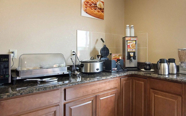 Super 8 by Wyndham Sturtevant/Racine