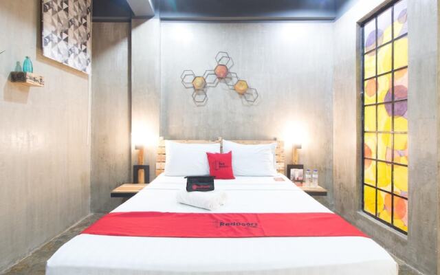 Bhive Hotel by RedDoorz