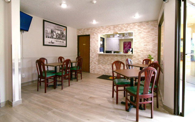 Super 8 by Wyndham Red Wing