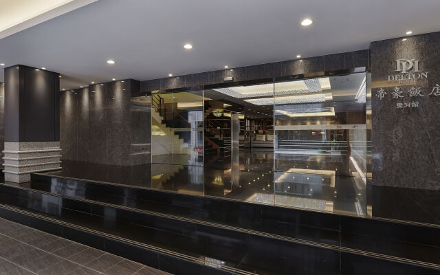 Delton Hotel Love River