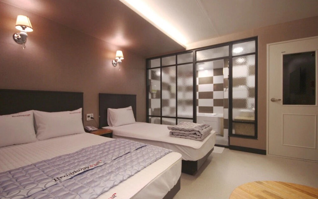 Jinju Broadway 42nd Street