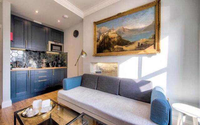 Upper Bow - Luxurious, Modern 1BR Apartment near Castle