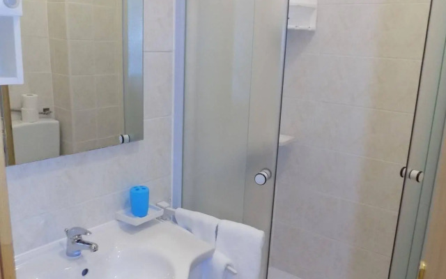 Rooms and apartments Galeb