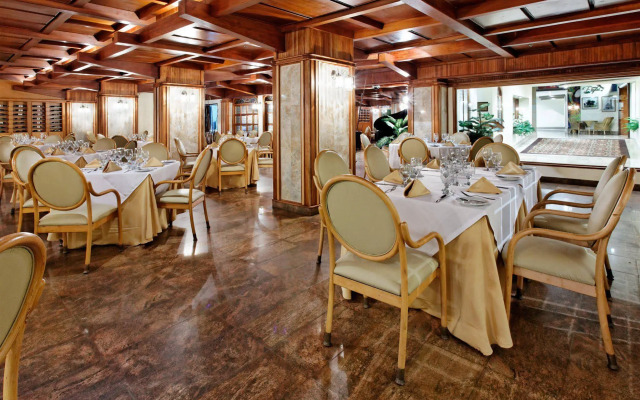 Maruma Hotel and Casino