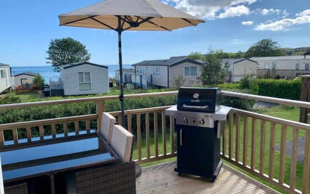 Lydstep Beach BayView 2021 3-Bedroom Holiday Home.