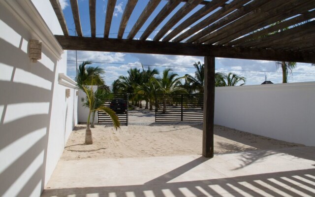 Piña Beach House in San Benito Beach