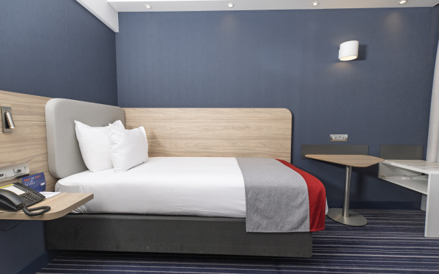 Holiday Inn Express Geneva Airport by IHG - Image 6