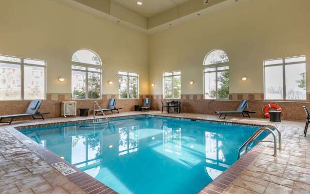 Comfort Suites