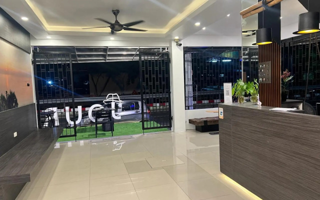 Hotel The Journey Patong New