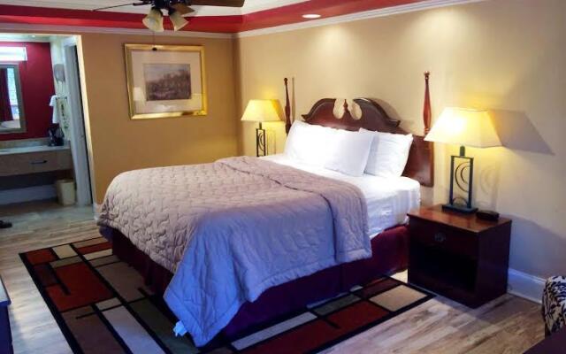 Riverbend Motel & Cabins