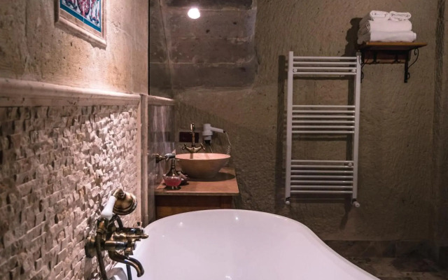 Seki Cave Suites