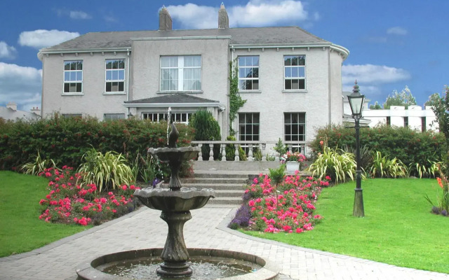 Castle Oaks House Hotel