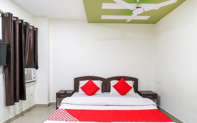 OYO 62748 Hotel Zeenat