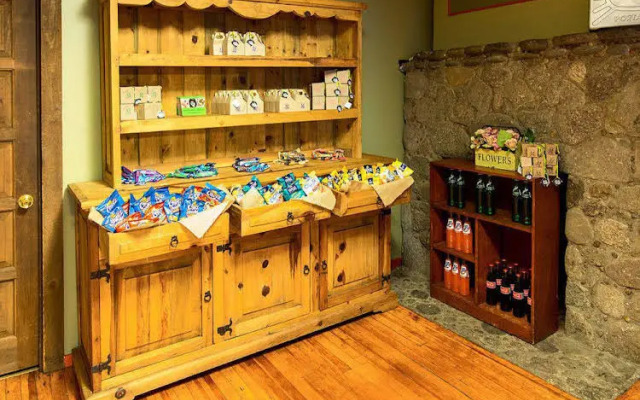 Pine Hill Arms Hotel