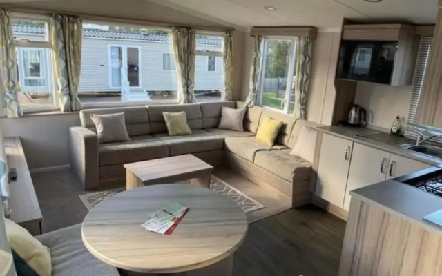 Beverley bay 2-bed Caravan, Sleeps 6, Pet Friendly