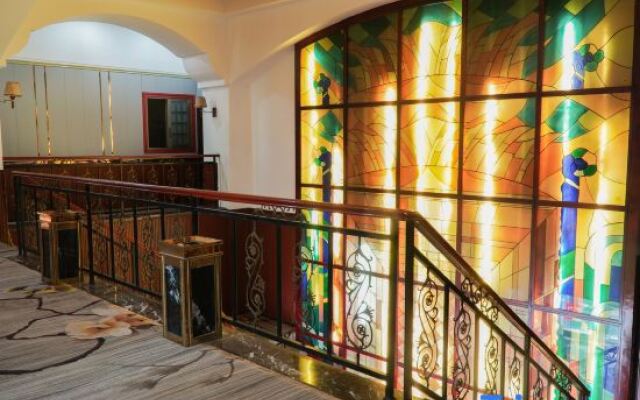 Chongqing Lushan Junwei Business Hotel