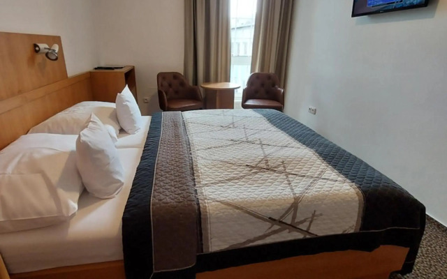 Hotel Avion