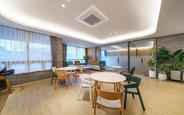 Busan Gijang Brown Dot