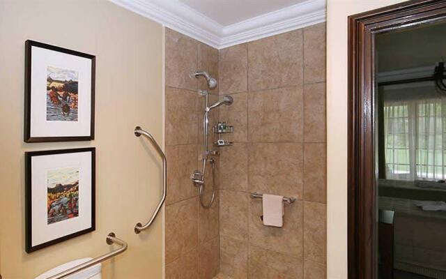 Champagne Castle Hotel