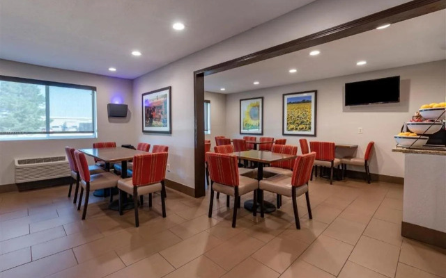 Comfort Inn & Suites Hays I-70