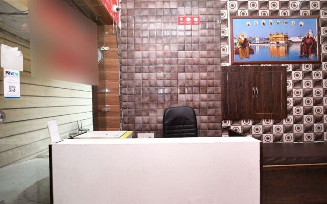 OYO 19565 Hotel Galaxy