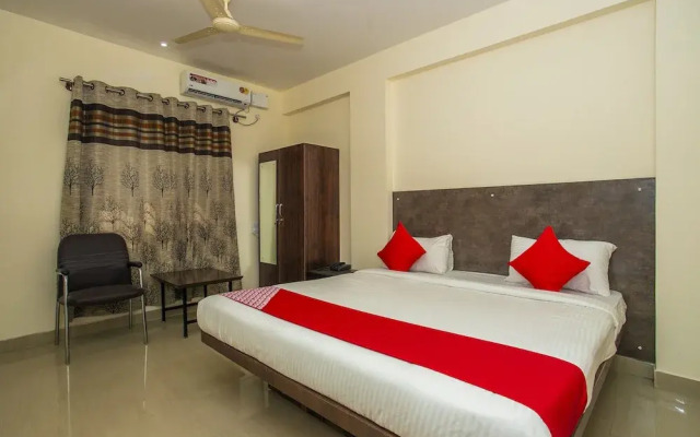 OYO 19524 Maruthi Home Stays 2