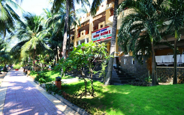 Hon Rom Central Beach Resort