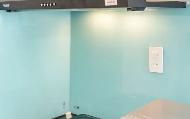 Van Apartment and Hotel