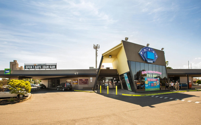 Nightcap at Glengala Hotel