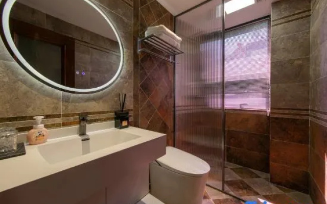 Canglanju · Solitude | Sunlit Golden Mountain · Artistic Haven Villa (Shuhe Ancient Town Branch) – Bathroom – Lijiang