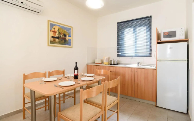 Matina Pefkos Aparthotel