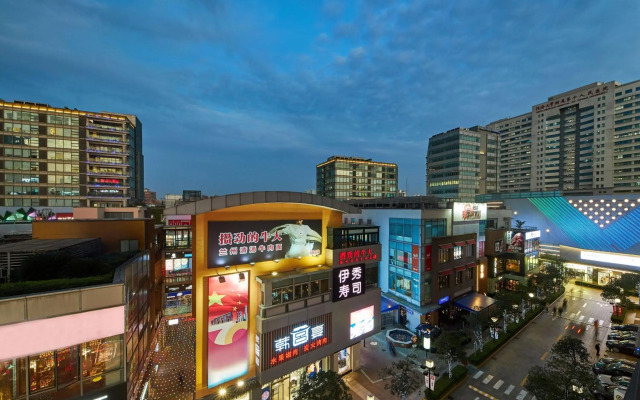 Four Points by Sheraton Shanghai, Daning