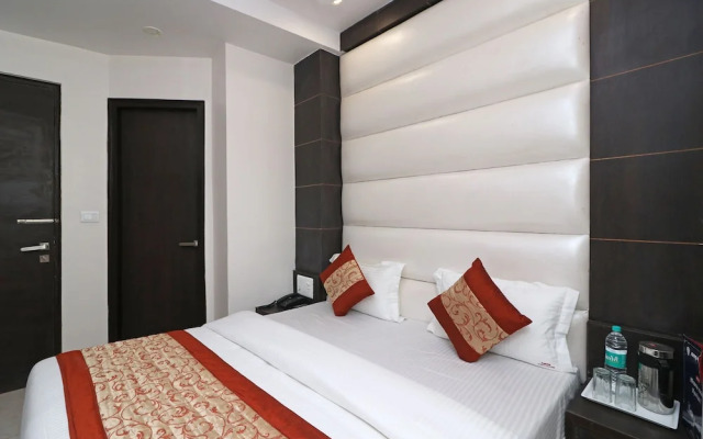 OYO 11593 Hotel Aman Guest House